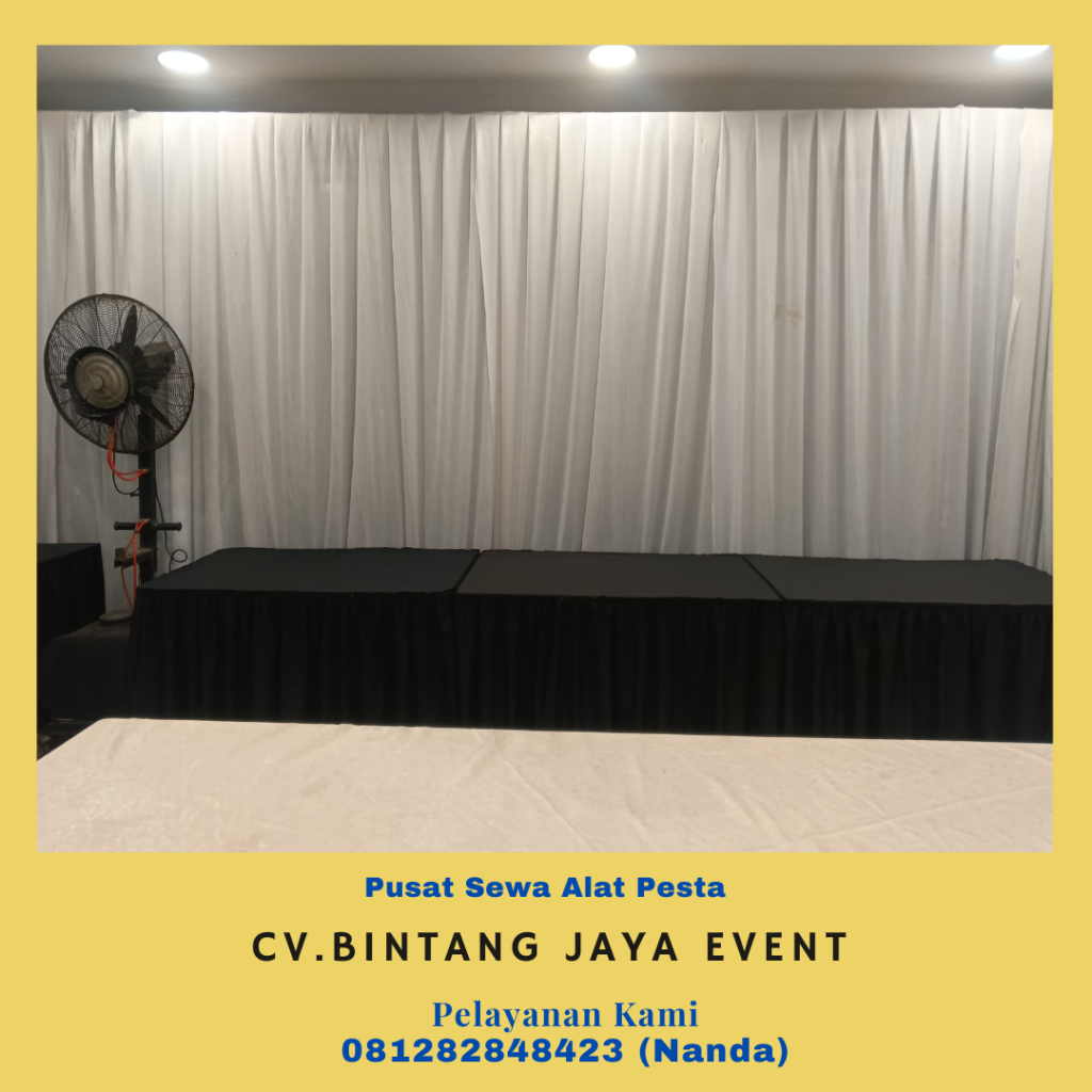 Sewa Meja Kursi Tirai Putih Dan Karpet Jakarta